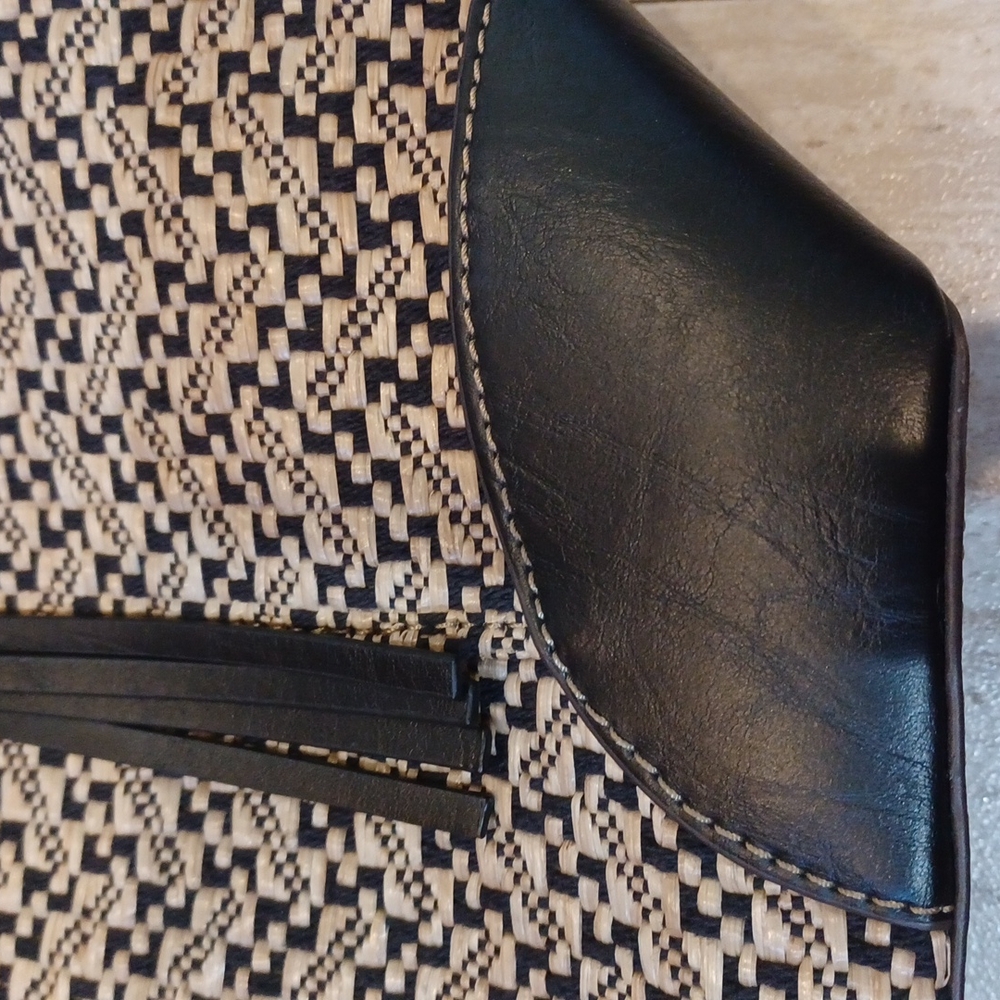 Stunning Tignanello Shoulder Bag - Picture 2 of 14